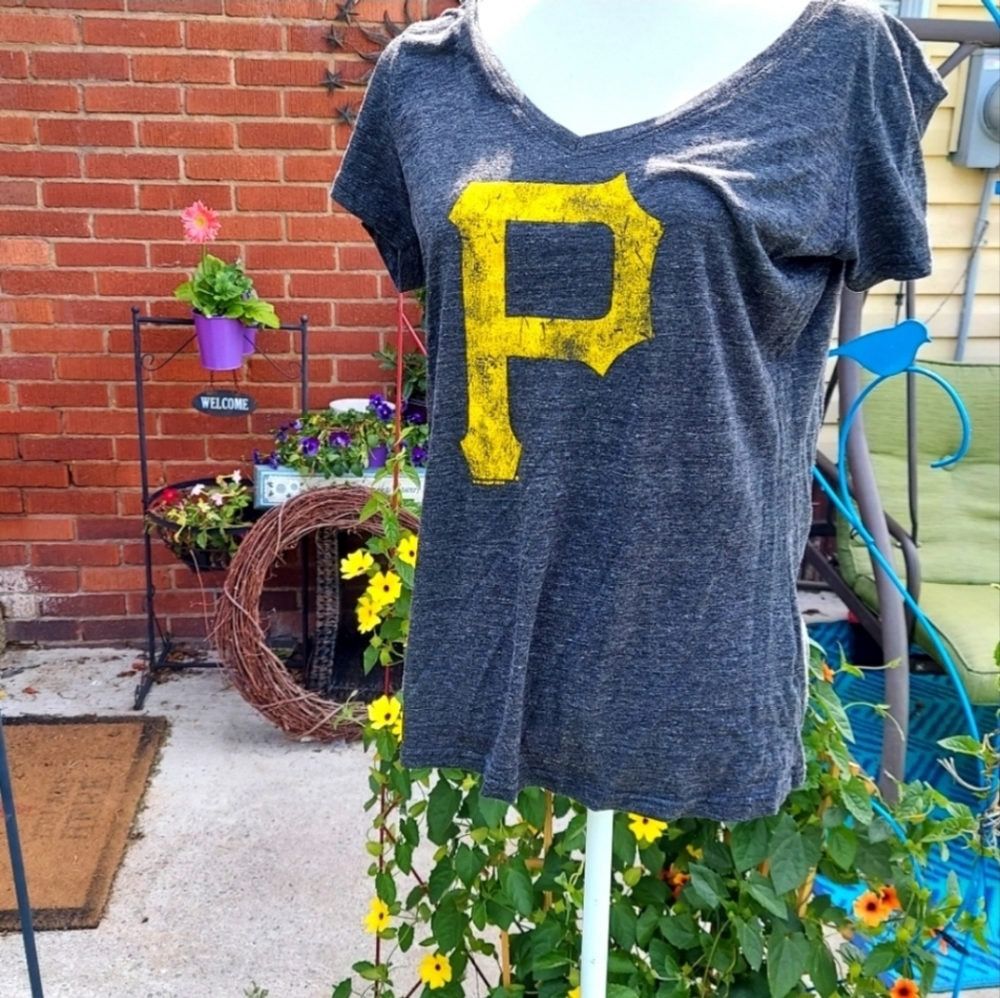 Pittsburgh Pirates Ladies V Neck T shirt.